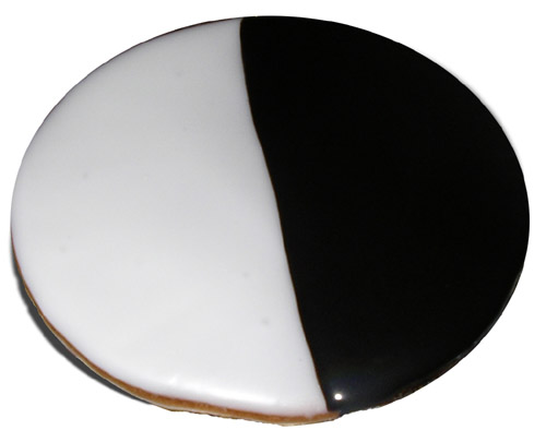 black_and_white_cookie-resized-600